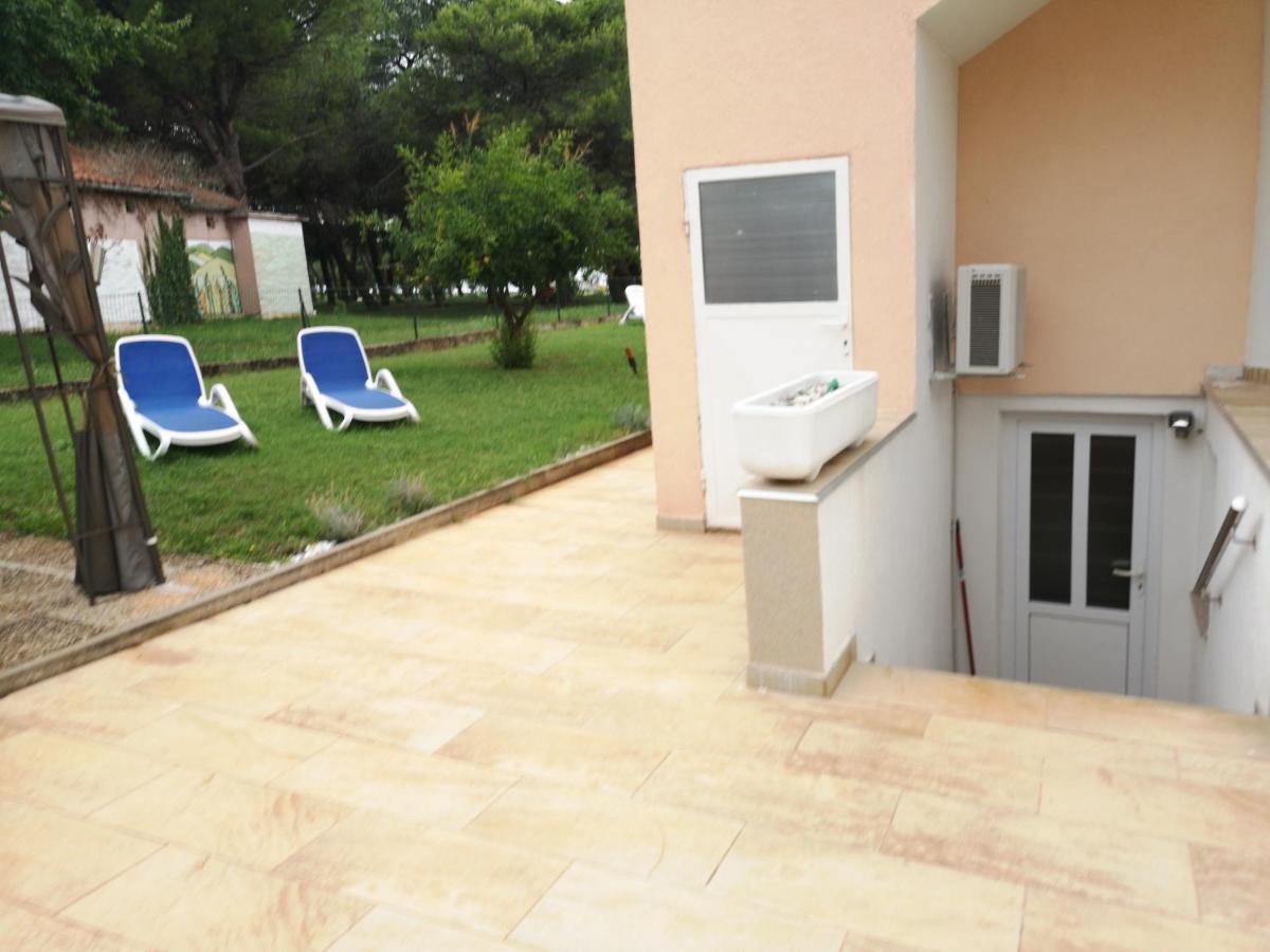 Apartment Sara Umag Exterior foto